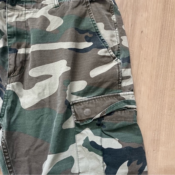 🔥OBEY CAMOUFLAGE UTILITY CARGO DISTRESSED PANTS - Picture 2 of 5